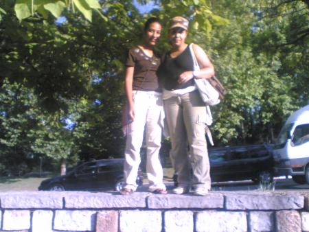 moi +nabila(cousine)