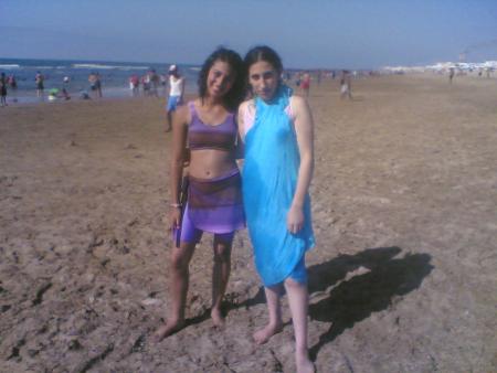moi + salima( ma cousine)